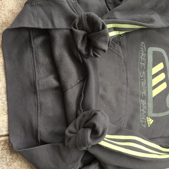 /// Adidas Vintage 00's Sweater - Picture 4 of 6